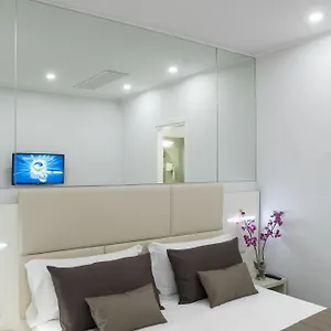 2* Πανσιόν Merulana Holidays